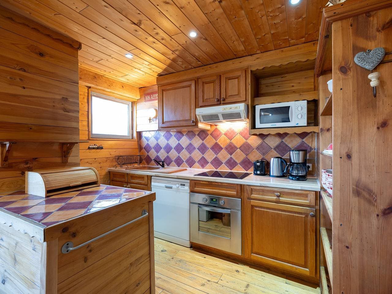 Foto 2 von 19: Chalet 'Les Grands Champs Sud' mit Bergblick, privater Terrasse und Wi-Fi