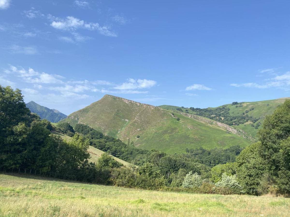Appartement au Pays Basque-Vue montagne 1