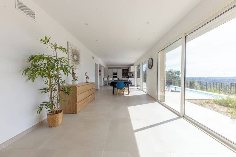 Foto 11 von 16: Elegant villa with breathtaking views