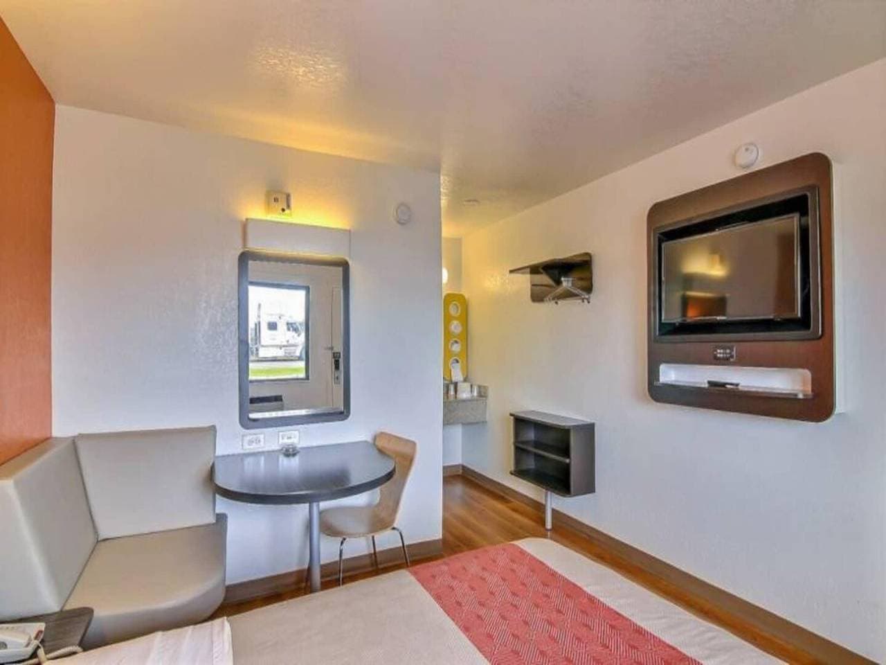Foto 8 von 36: Geräumiges Zimmer mit 1 Kingsize-Bett