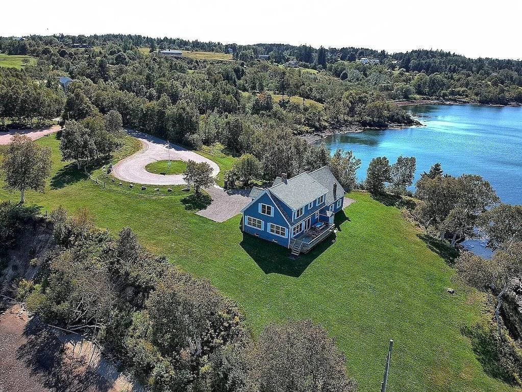 Foto 8 von 26: Wow! Private 3acre Oceanfront Home, whales,eagles,walkable to village/Dog Island
