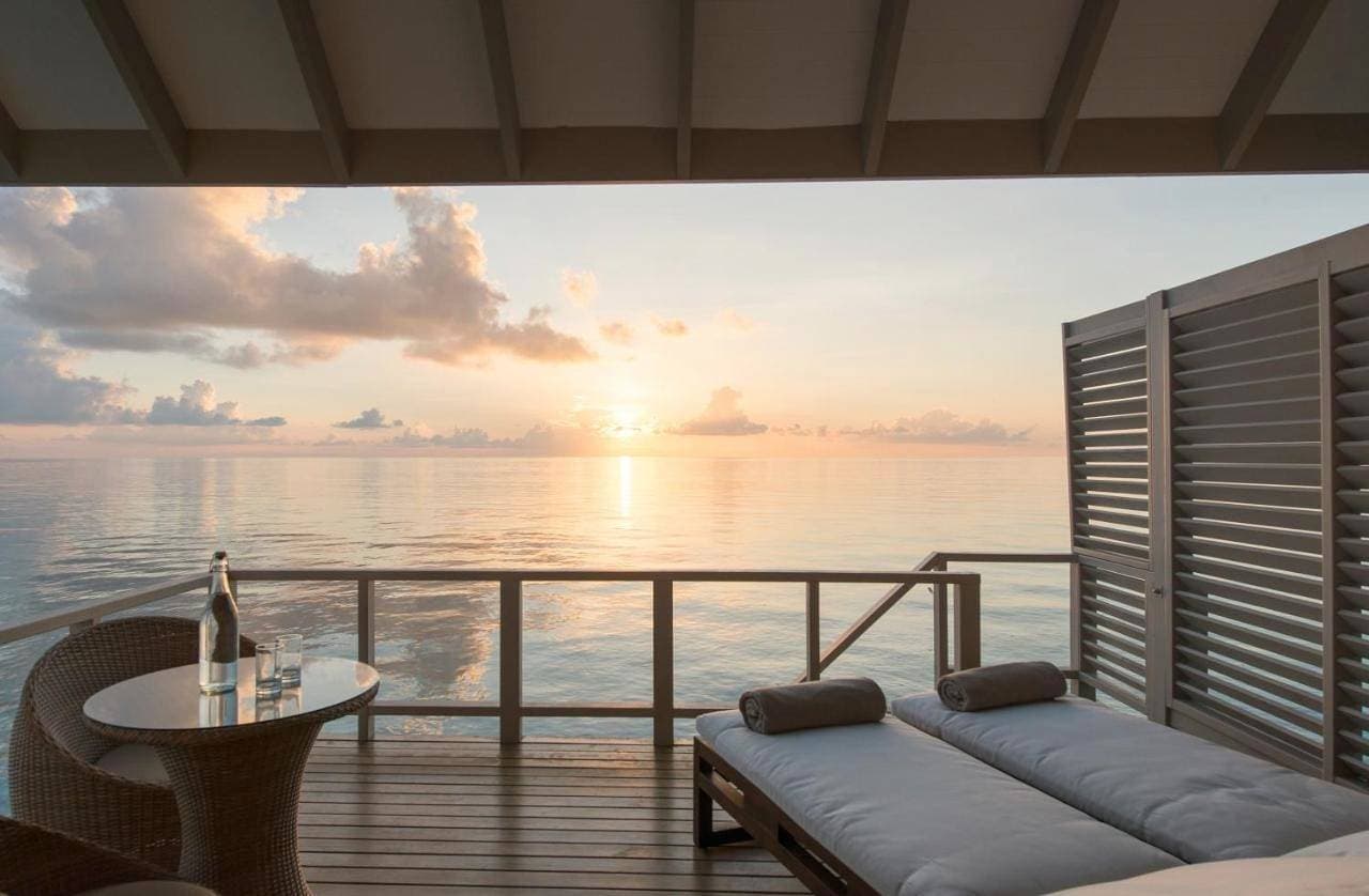 Foto 5 von 9: Special Offer - 2 Nights Beach Bungalow & 2 Nights Water Villa