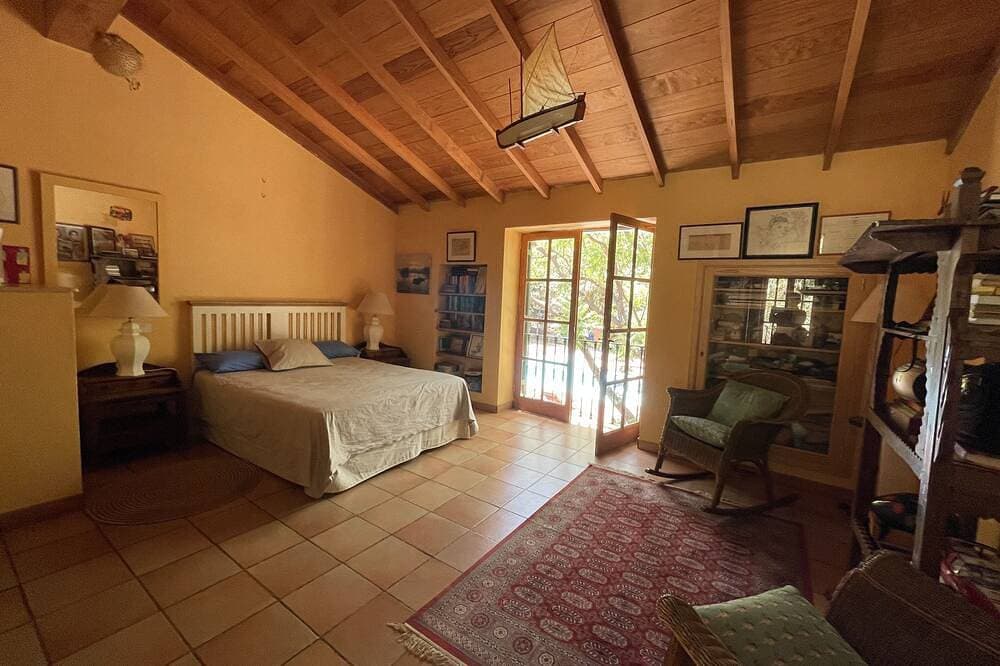 Foto 4 von 30: Landhaus mit Pool und privater Garage. Schöne Aussicht auf den Berg.