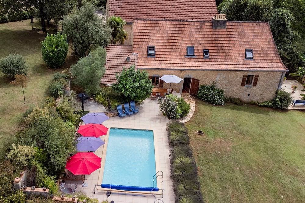 Großes super attraktives Haus mit privatem Pool 1