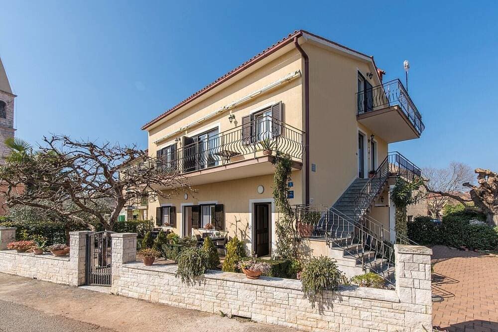 Apartment Orzan mit Balkon und Meerblick III 1