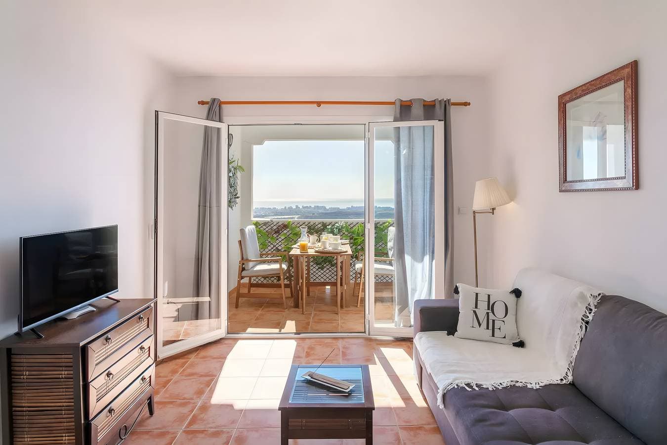 Foto 3 von 26: Ferienwohnung 'Appartement Avec 2 Piscines' mit Meerblick, Wi-Fi und Klimaanlage