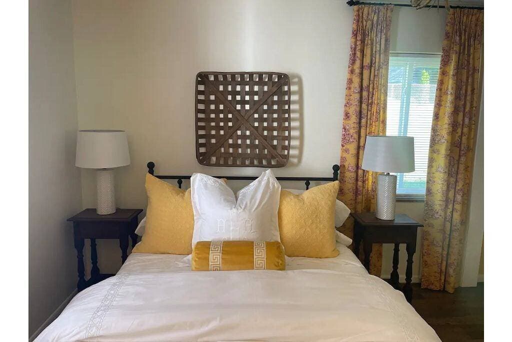 Foto 10 von 25: Lewisburg's Southern Bell, a charming Bungalow that's blocks from downtown!