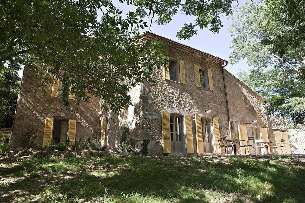 Provencal mill with private pool for 15 people 1