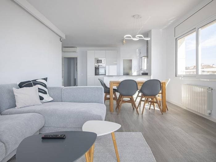 Foto 3 von 39: Ferienwohnung für 6 Personen mit Balkon