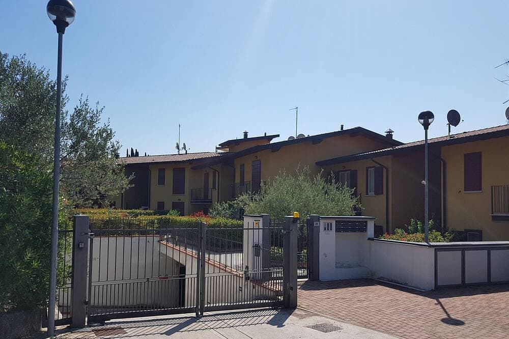 Foto 9 von 30: Moderne Wohnung mit Loggia, atemberaubenden See-Panoramablick und Infinity-Pool