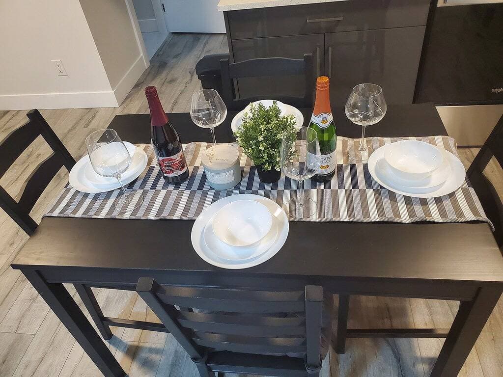 Foto 9 von 23: Lux Modern 2bd Radiant Suite+Free Parking