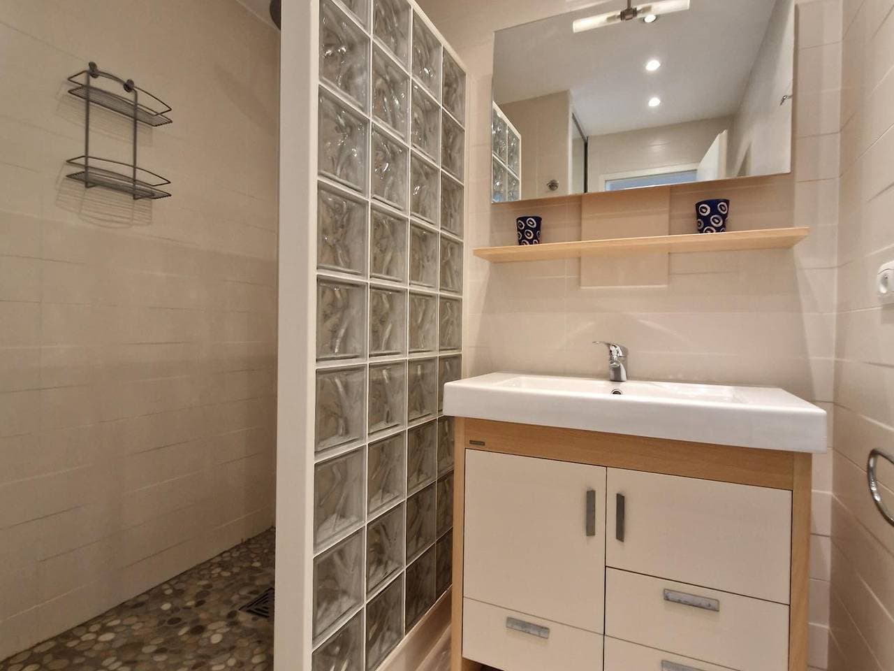 Foto 7 von 21: Schöne 2-Zimmer-Wohnung mit Balkon, WIFI und Parkplatz nahe am Strand
