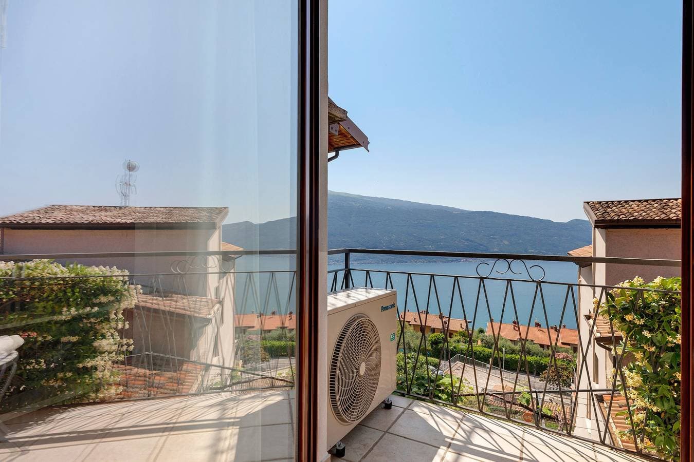 Foto 2 von 29: Ferienwohnung 'Il Campanile' mit Seeblick, WLAN und Klimaanlage