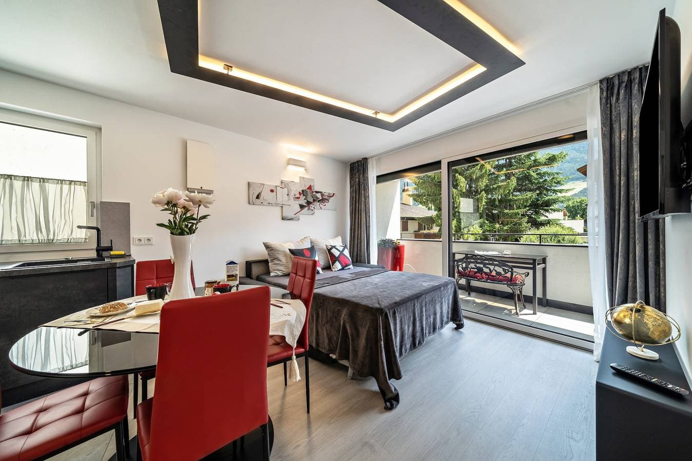 Foto 12 von 25: Ferienwohnung "Il Cuore Rosso" - Neubau im Zentrum mit Bergblick, Balkon und Klimaanlage