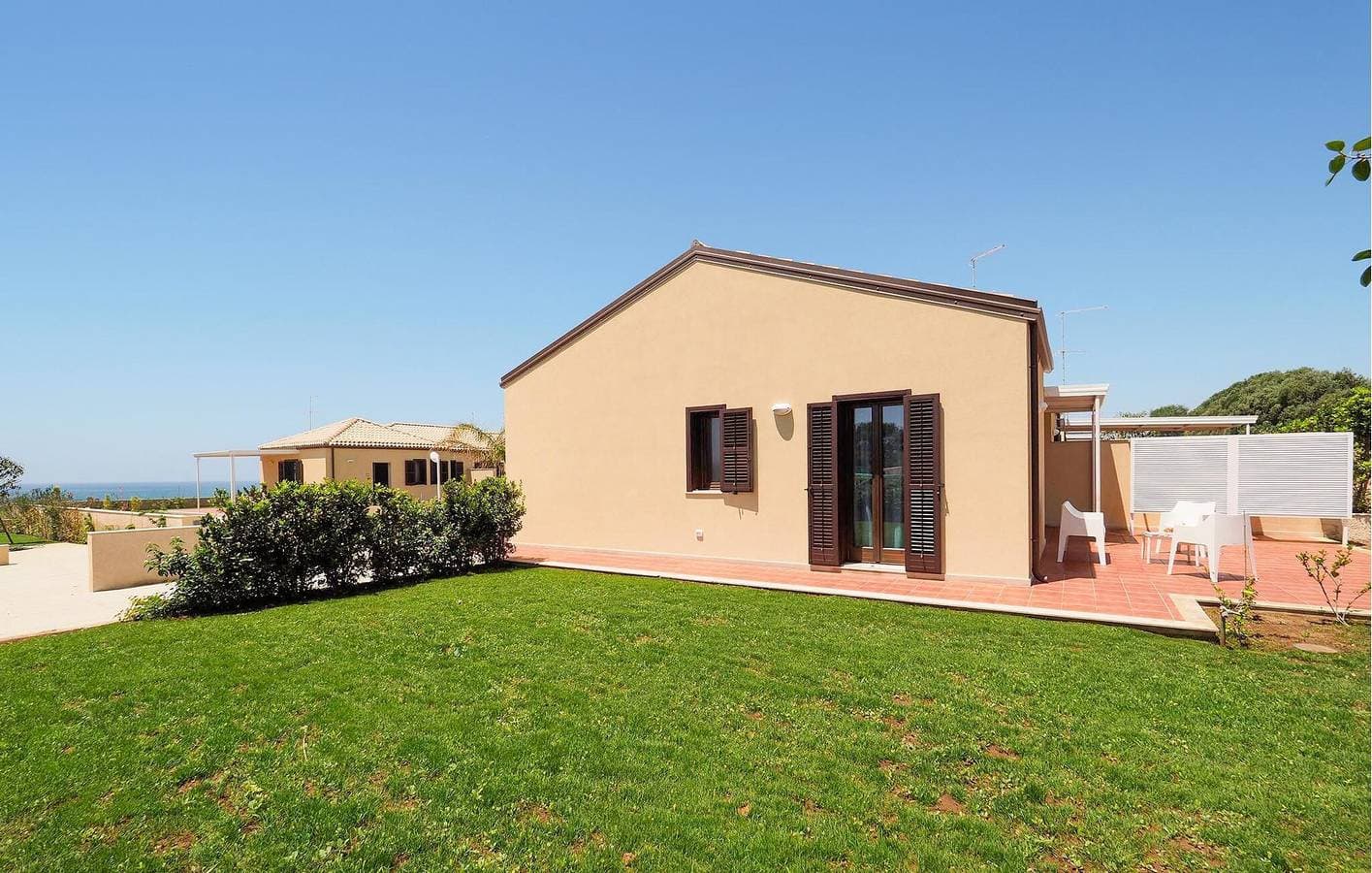 Apartment mit Meerblick, Parkplatz, Terrasse und AC 1