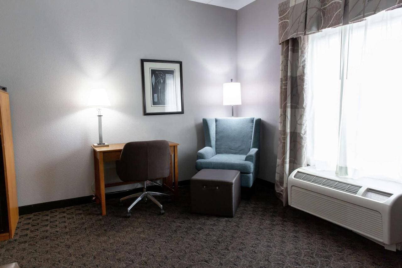 Foto 7 von 12: Room with Two Queen Beds - Non-Smoking