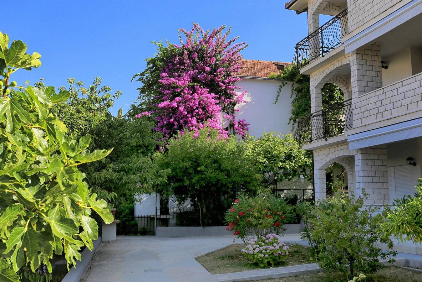 Foto 4 von 24: Studio Appartement mit Balkon und Meerblick Okrug Gornji, Ciovo -a