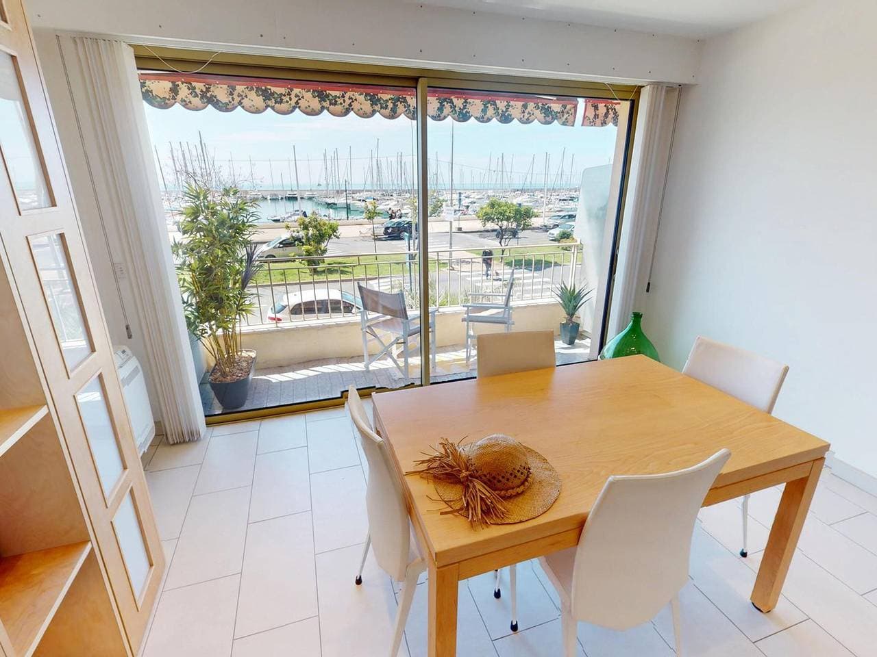 Foto 6 von 17: Geräumiges renoviertes 2P mit Meerblick, Terrasse und Garage
