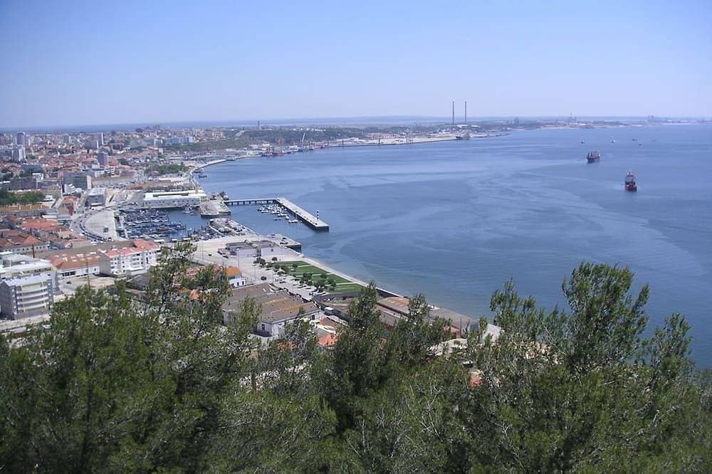 Foto 4 von 6: Setúbal -Lisbon Wunderschönes Zimmer mit Blick auf das Meer und die Berge
