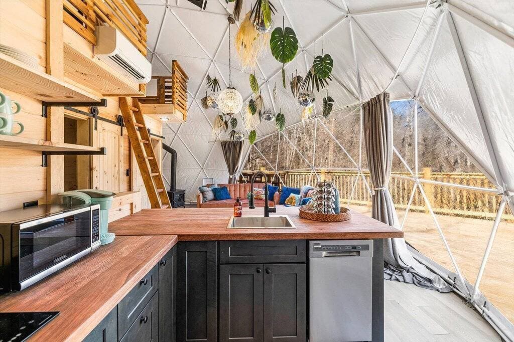 Foto 2 von 50: ✨🥂 Glamping Dome with Full Bath, Kitchen, Fire Pit, & Grill