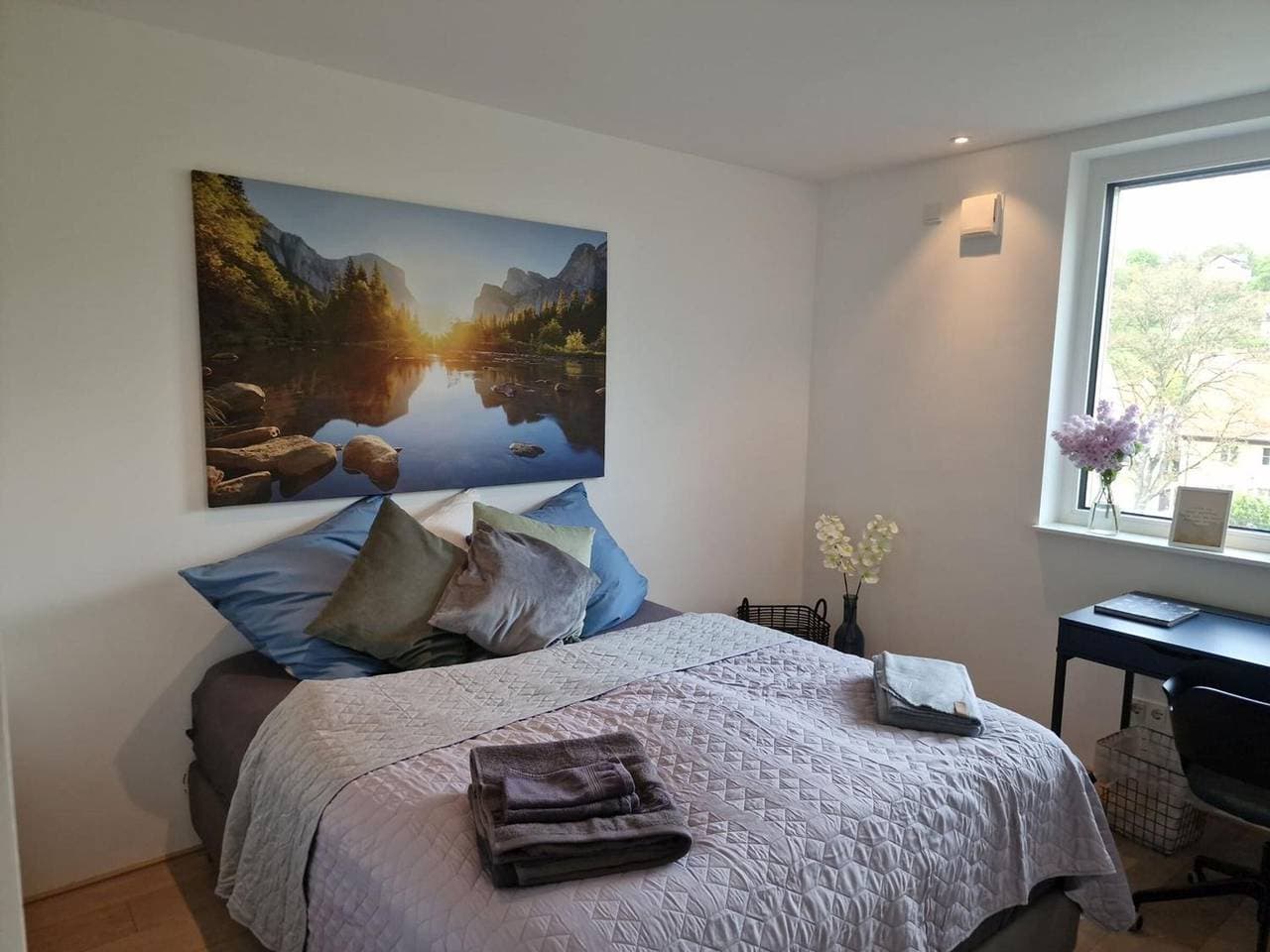 Foto 2 von 38: Stadtnahes Gästezimmer im Penthouse bei Esi in Tübingen