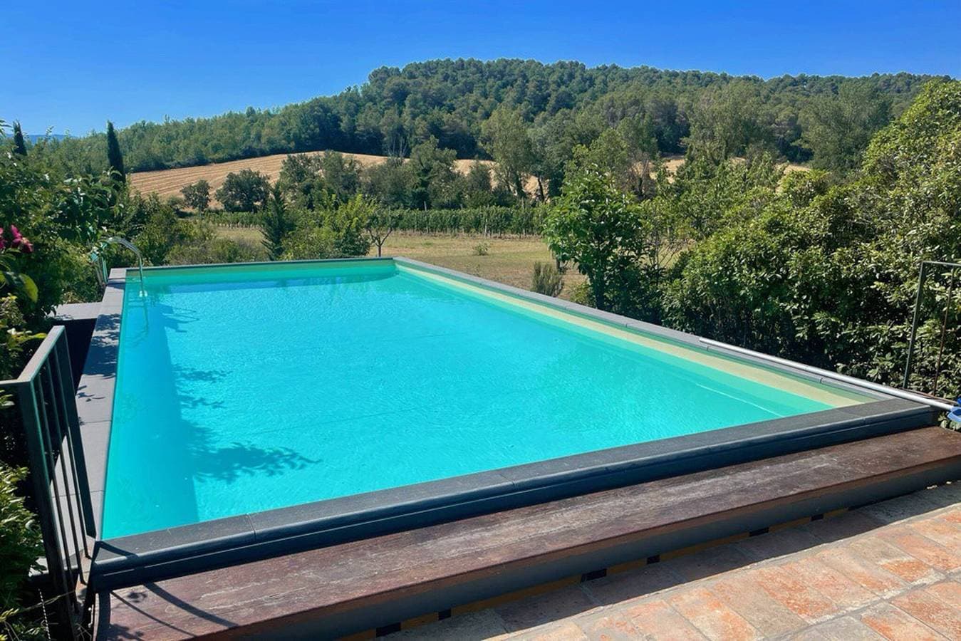Foto 6 von 99: Adam House, exklusiver Pool, atemberaubende Aussicht, weitläufiger Garten, Klimaanlage, Schlafmöglichkeiten für 8 Personen