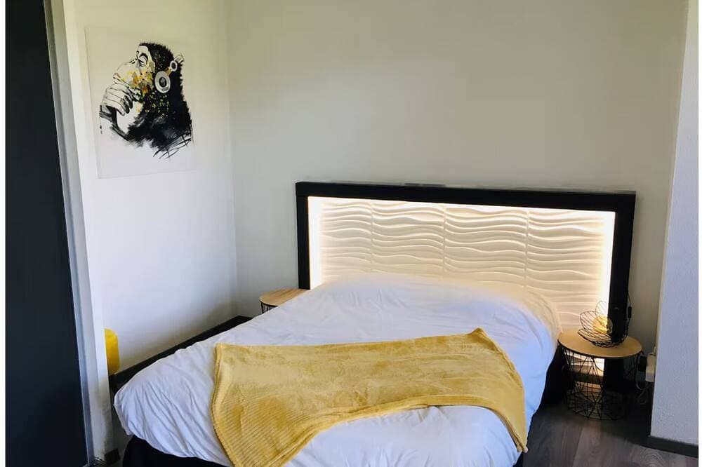 Elegant studio with balcony 5 min from Honfleur parking and swimming pool 1