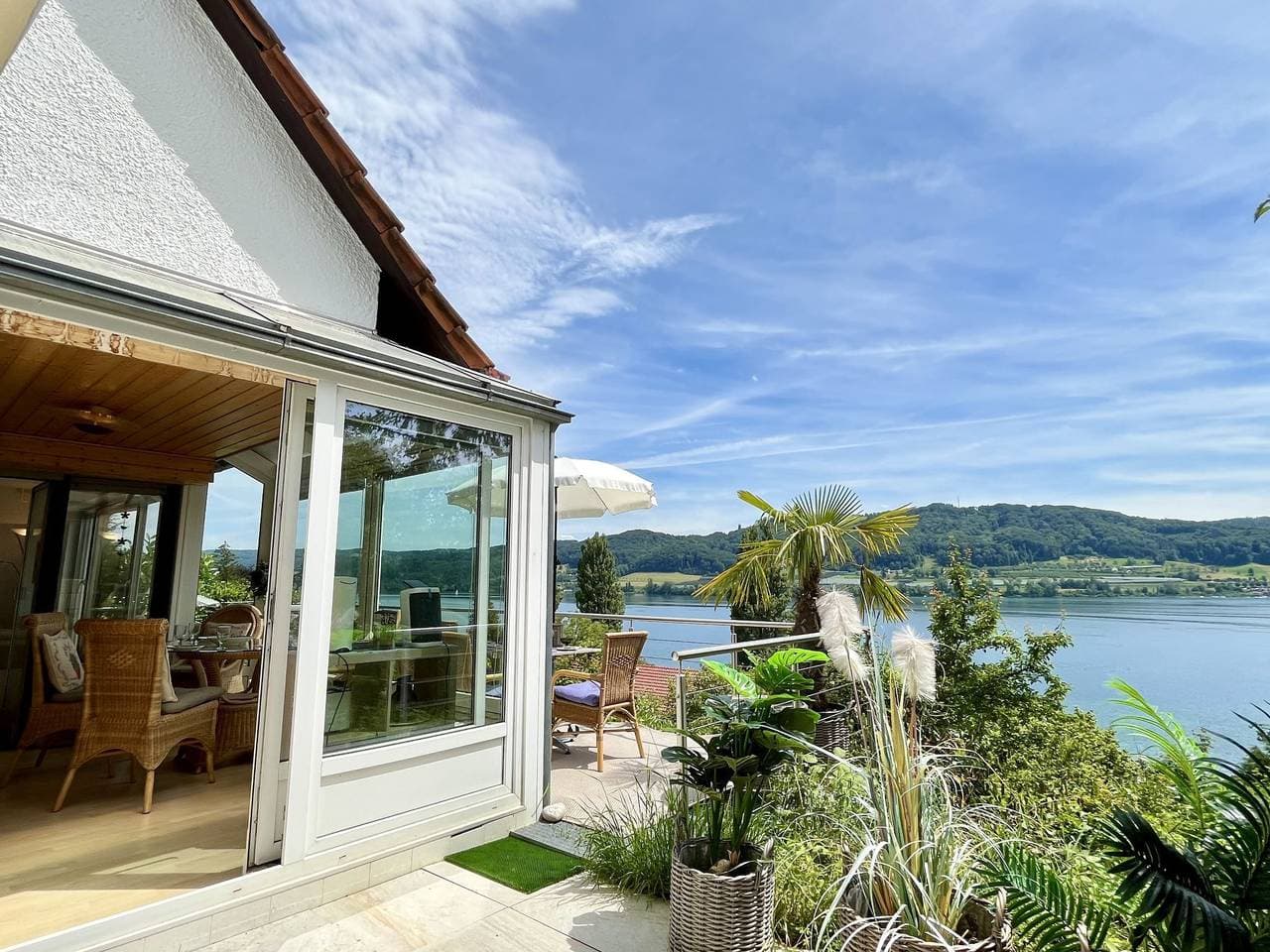 Öhningen 4 km von Stein am Rhein: Schönes Einfamilienhaus Seepanorama 1