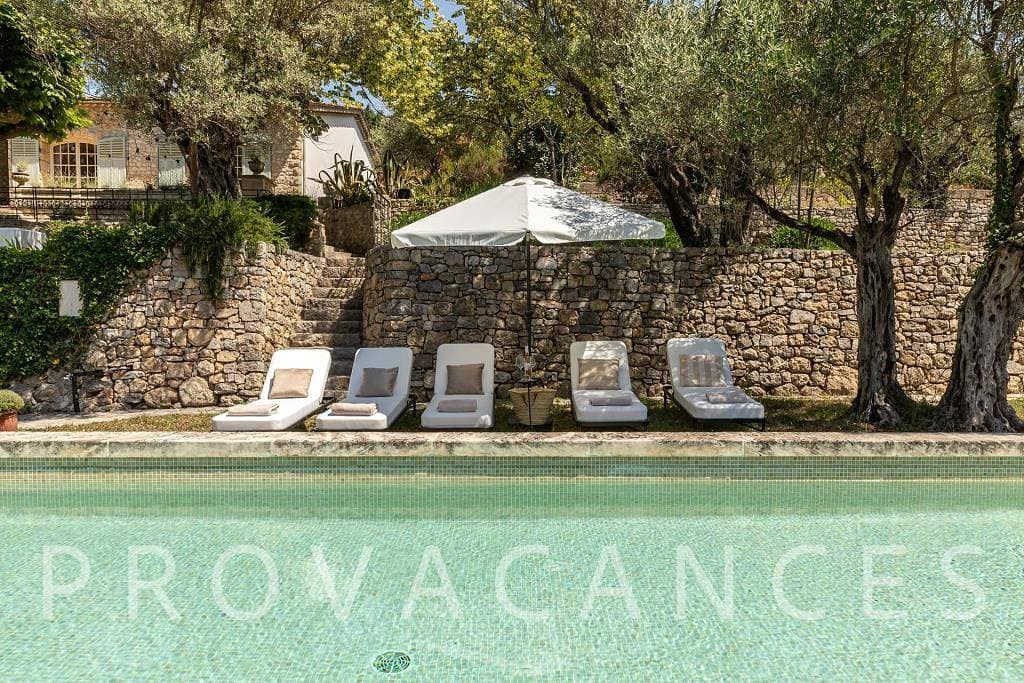 Foto 11 von 58: Wunderschöne authentische Villa mit Olivenhain und Pool in der Provence