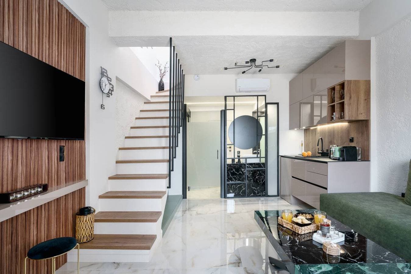Foto 7 von 20: Stylish Suite w/Hot Tub, 40m from Beach & Taverns!
