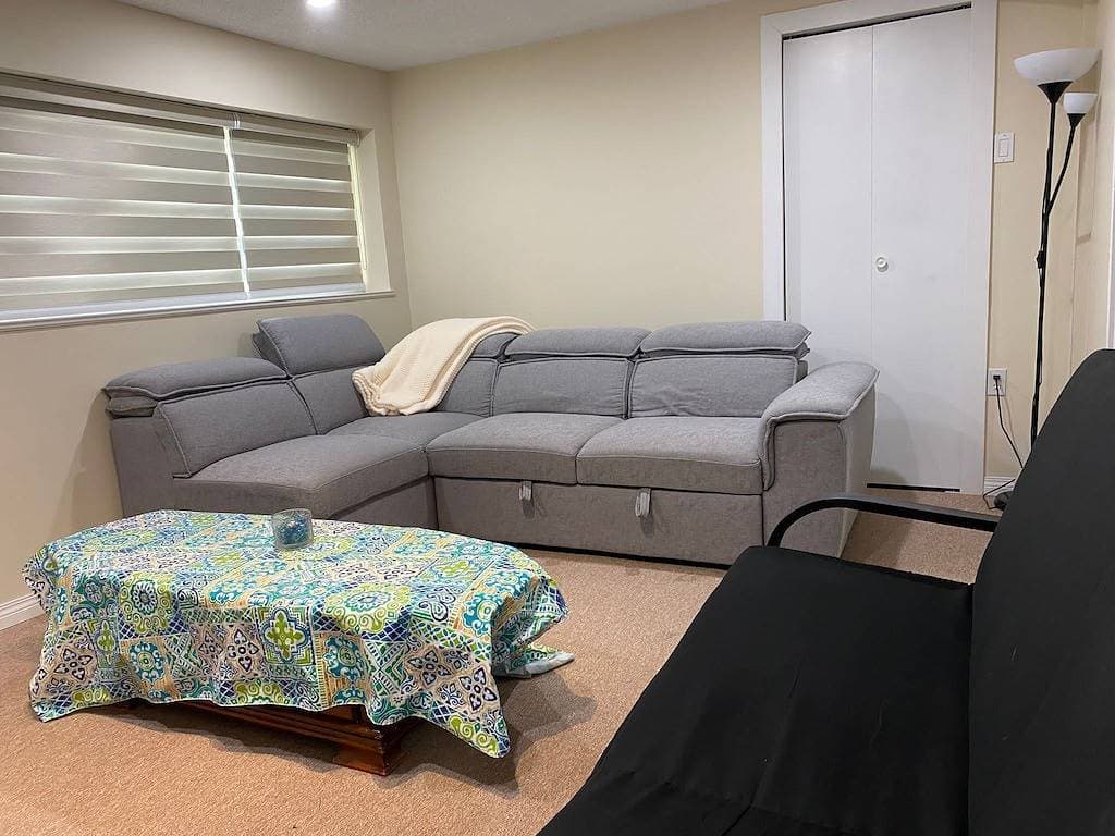 Foto 9 von 11: Bright1 Br suite w/ free parking & wifi & Netflix & all basic amenities
