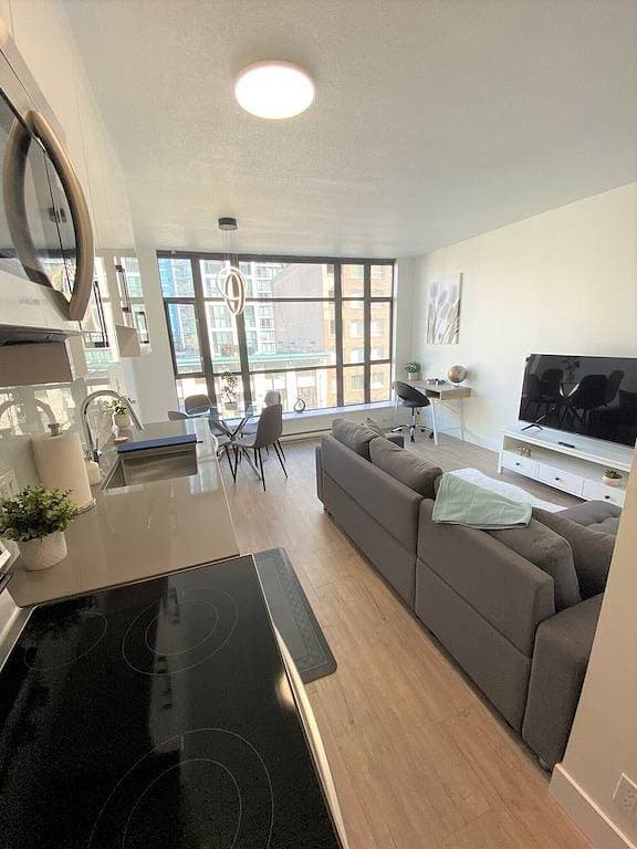 Foto 6 von 28: Vancouver Downtown City view 1 Bedroom & Flex Apartment