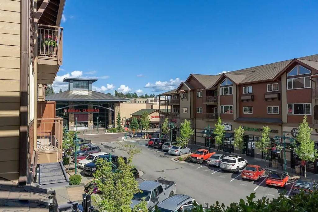 Foto 10 von 18: Luxury Riverstone Condo with Patio and Rooftop BBQ