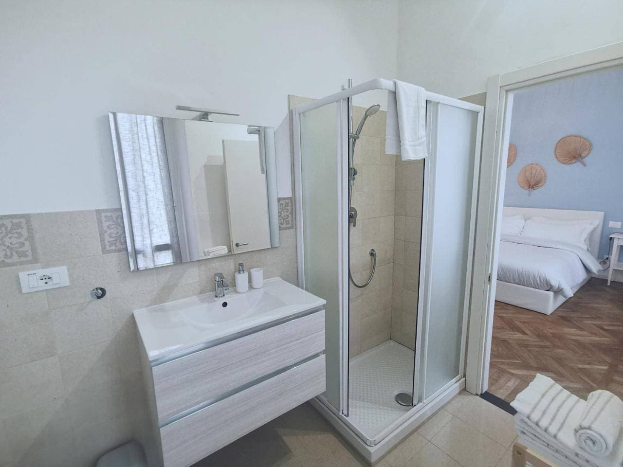 Foto 11 von 23: Double Room with Private Bathroom