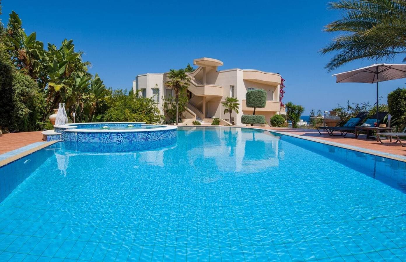 Foto 4 von 39: Villa für 8 Personen mit Terrasse