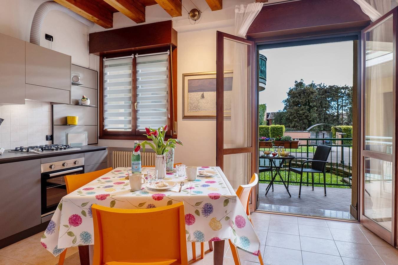 Foto 2 von 31: Ferienwohnung 'Kikosa House' mit privater Terrasse, WLAN und Klimaanlage