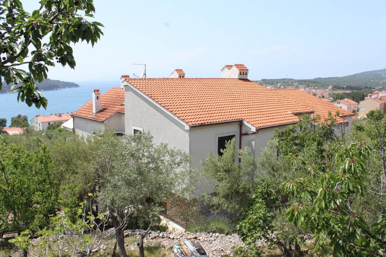 Foto 4 von 30: 1-Zimmer-Ferienwohnung mit Terrasse und Meerblick Cres A-7876-c