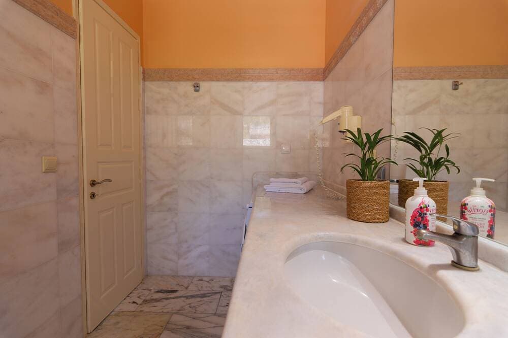 Foto 13 von 30: Private pool Villa Nefeli in Dassia Corfu