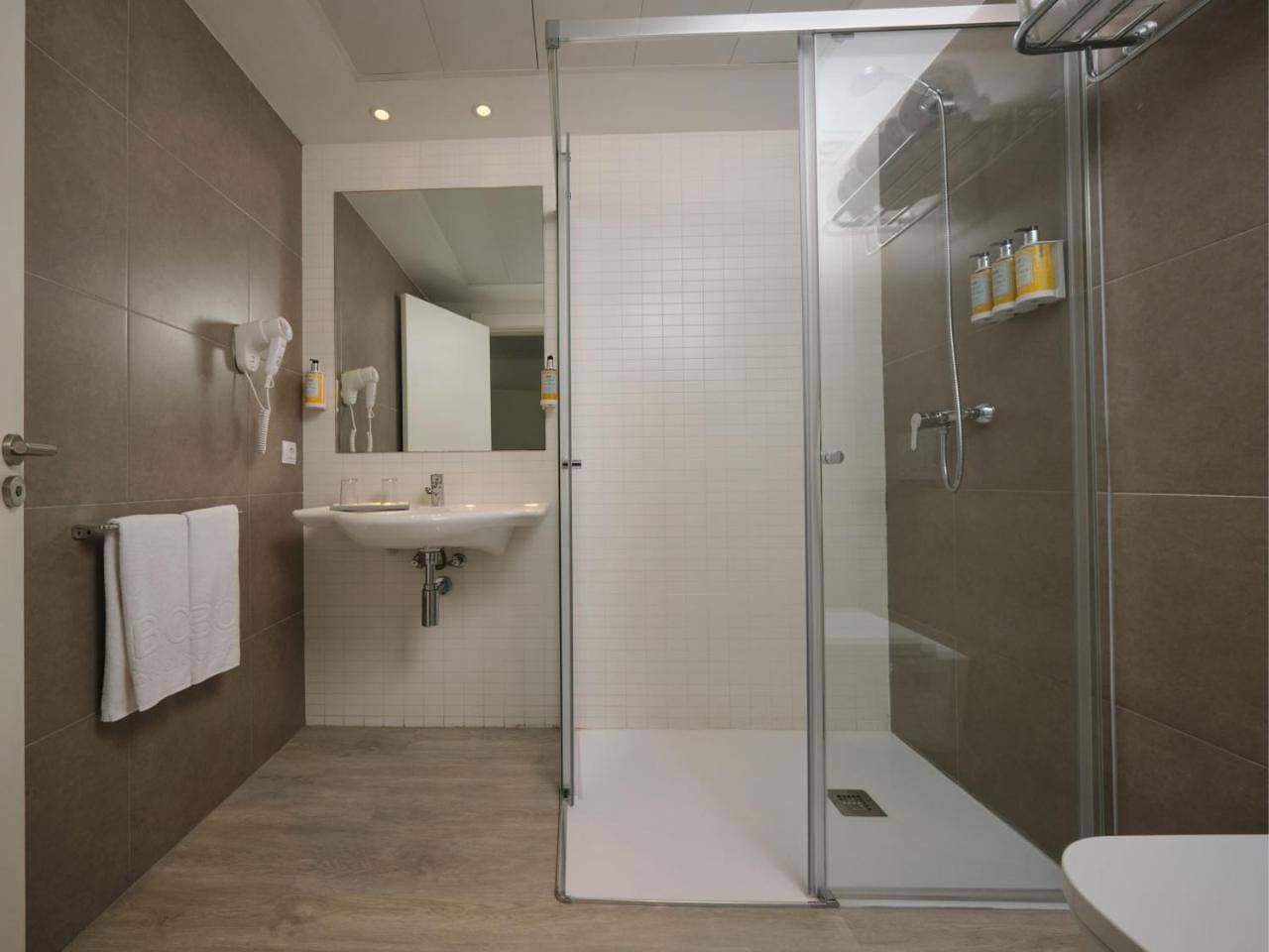 Foto 9 von 9: Double or Twin Room