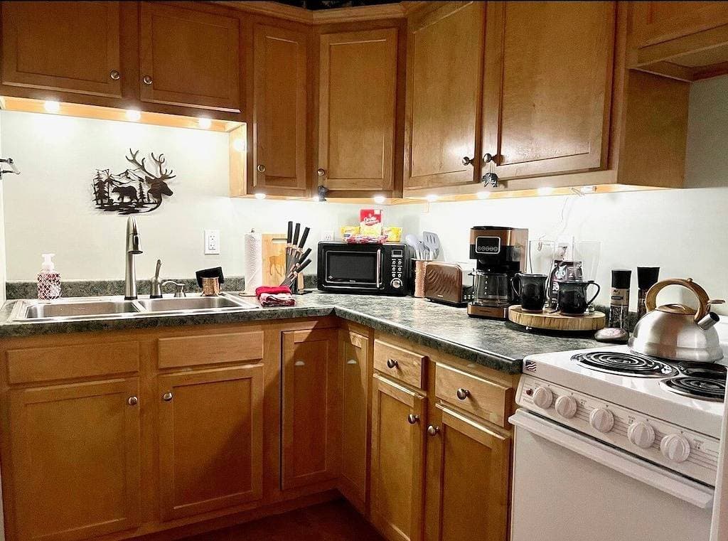 Foto 11 von 24: Cozy Quarters- Perfect getaway in Two Harbors- also has trailer parking!