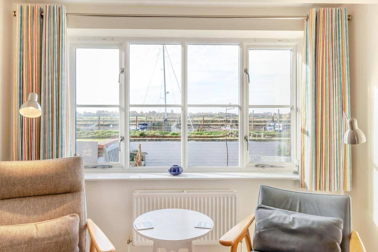 3 Bed in Southwold oc-hshore 1