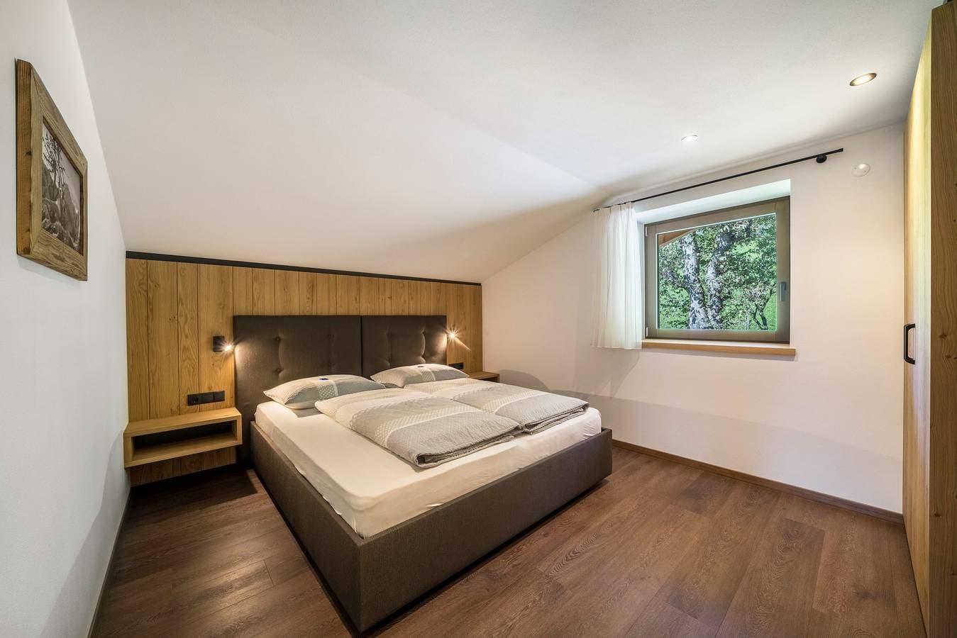 Foto 11 von 19: "Sunnseitn Lodge Apt Moutainsuite" mit beheiztem Whirlpool, Infrarot-Sauna, Panoramaterrasse