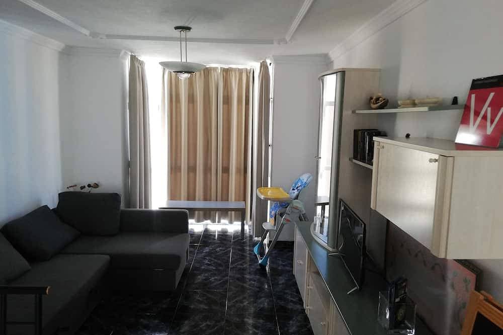 Foto 13 von 26: Geräumiges und helles Apartment mit 3 Schlafzimmern, Wohnzimmer mit Küche / Esszimmer und 1 Badezimmer.