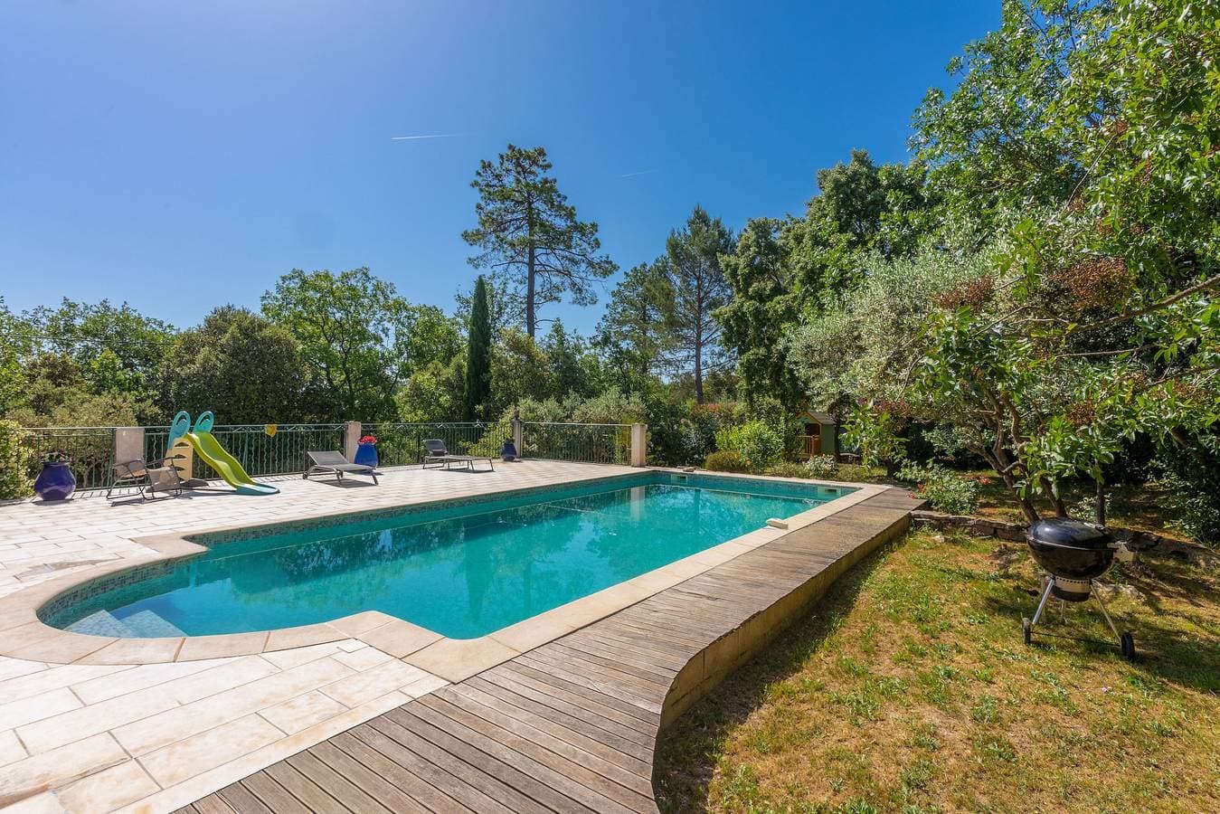 Foto 2 von 21: Gästezimmer „Villa Same“ mit privatem Pool, WLAN und Klimaanlage