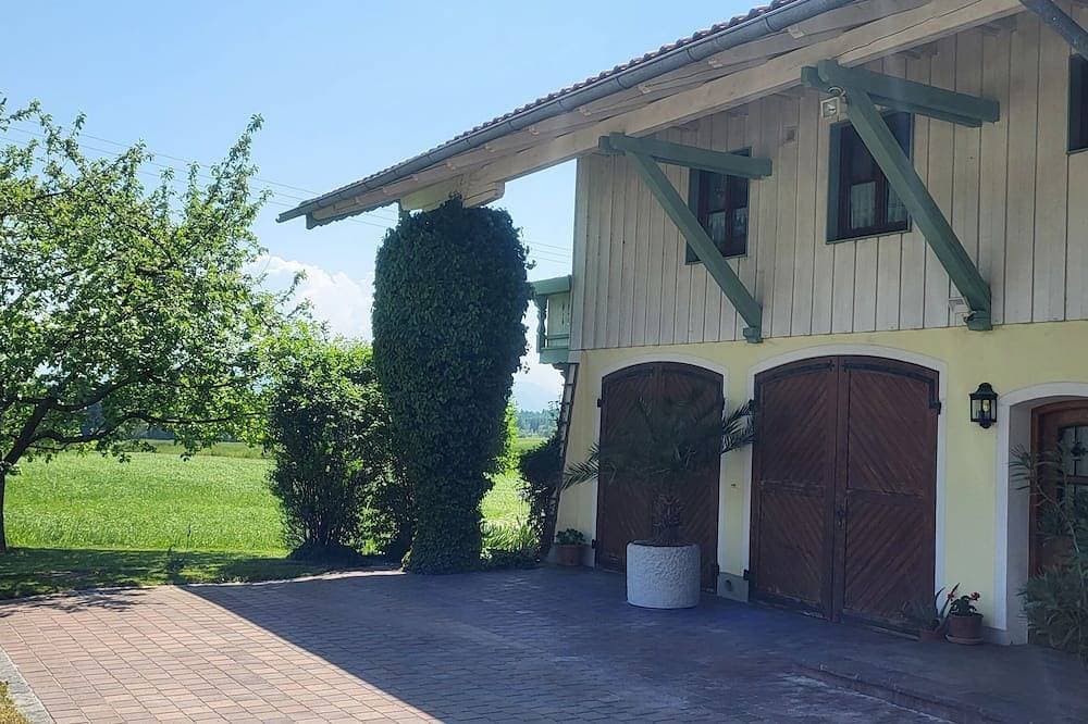 Foto 7 von 17: Ruhig gelegene Erdgeschoss Wohnung mit eigener Terrasse und Bergblick