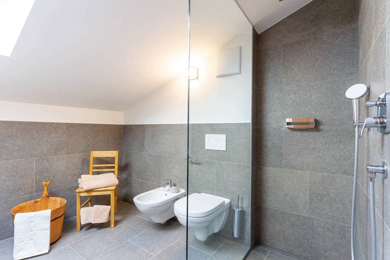 Foto 6 von 13: Ferienwohnung "Daimlhof Ferienwohnung Lärchenzweig" mit Bergblick, Garten, Balkon und WLAN