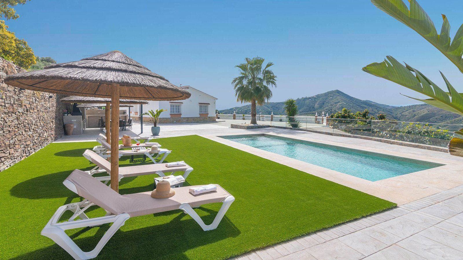 Villa Charo Sayalonga by Ruralidays 1