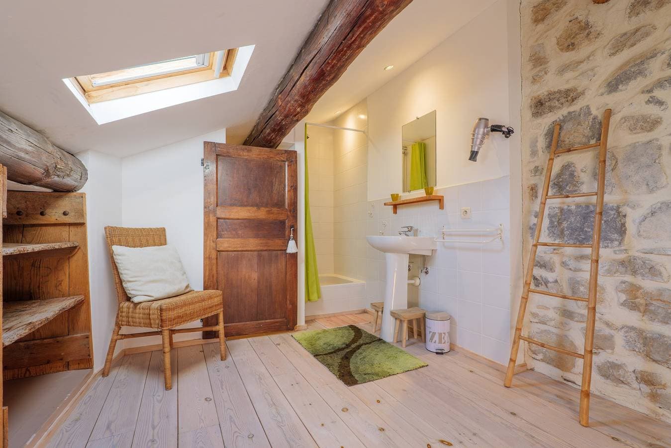Foto 9 von 33: Gästezimmer „Le Pigeonnier“ mit Gemeinschaftspool, WLAN und Klimaanlage