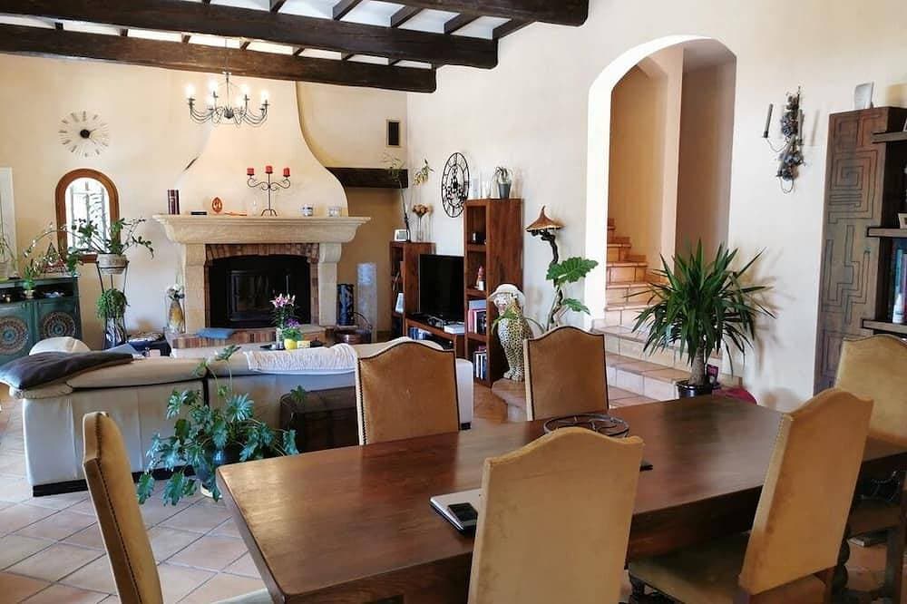 Foto 10 von 19: Charming villa between sea and mountains