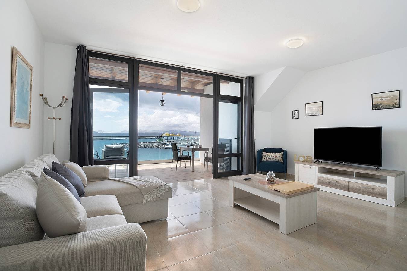 Foto 4 von 32: Ferienwohnung 'Apartamento Seaview Limones' mit Meerblick, privater Terrasse und WLAN